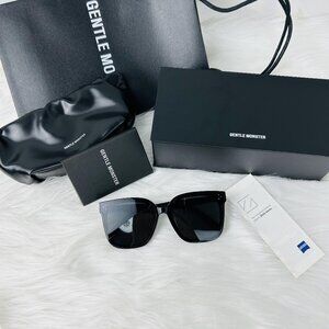 NWT Gentle Monster Flatba “My Ma” Black Sunglasses